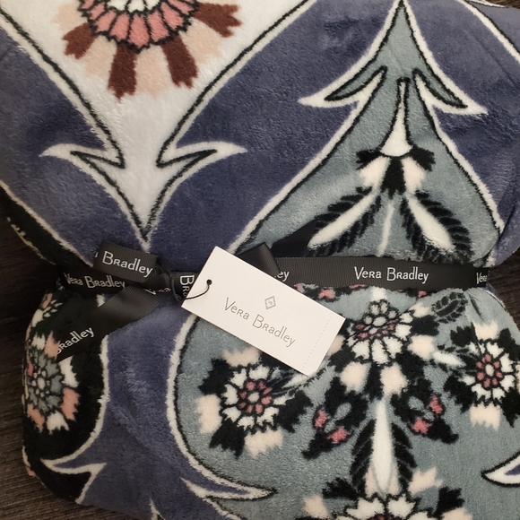 Vera Bradley Ornate Blooms Throw-NWT - Picture 2 of 5